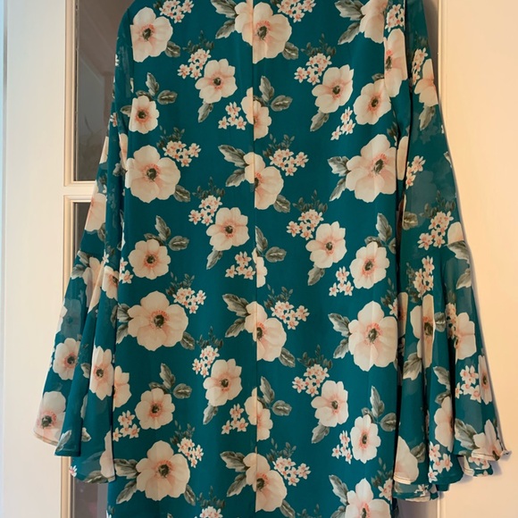 Forever 21 - size medium- stunning turquoise floral dress - Picture 4 of 5